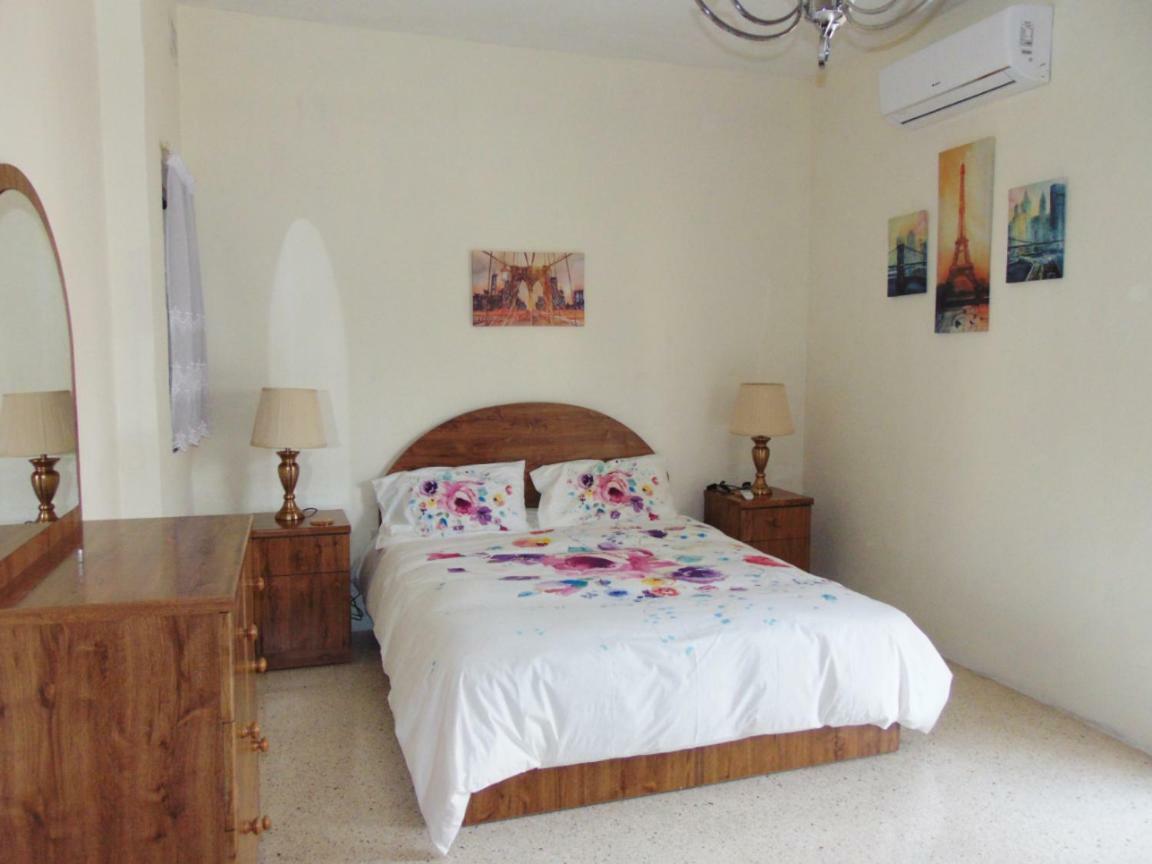 Апартаменти Kennedy Court - Prime Location - Bus Terminus Сент-Полс-Бей Екстер'єр фото